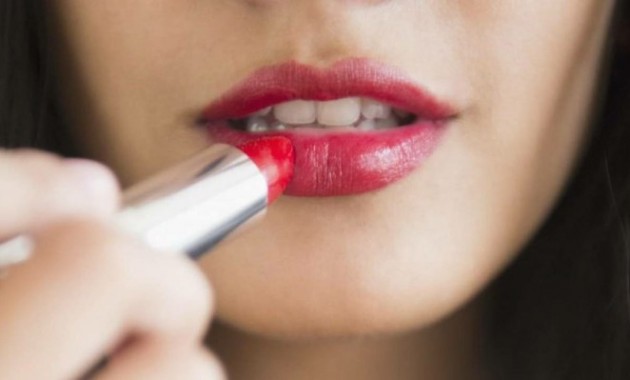 why-red-lipstick-has-such-long-lasting-cultural-staying-power